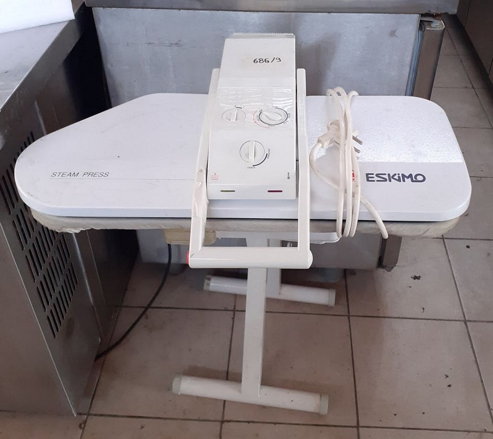 Πρέσα Σιδερώματος Eskimo 67x57x84 Εκ. (686/9)