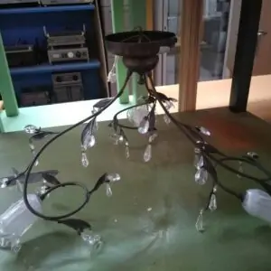 μεταλλικό, τρίφωτο φωτιστικό οροφής, με γυάλινα καπάκια Read more: https://www.monastiraki-kritis.com/products/fotistiko-orofis-53-23-ceiling-lighting/